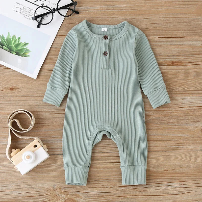 Fall in love with our cozy cotton romper for newborns! Perfect for baby boys and girls, this long sleeve jumpsuit is a must-have for autumn adventures! 🍂👶✨