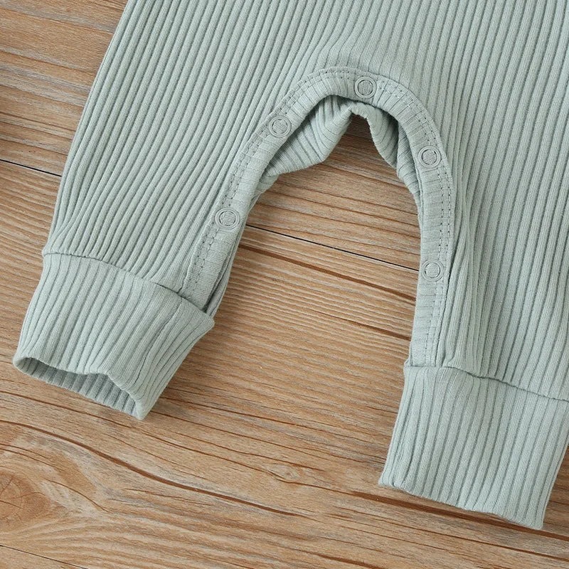 Fall in love with our cozy cotton romper for newborns! Perfect for baby boys and girls, this long sleeve jumpsuit is a must-have for autumn adventures! 🍂👶✨