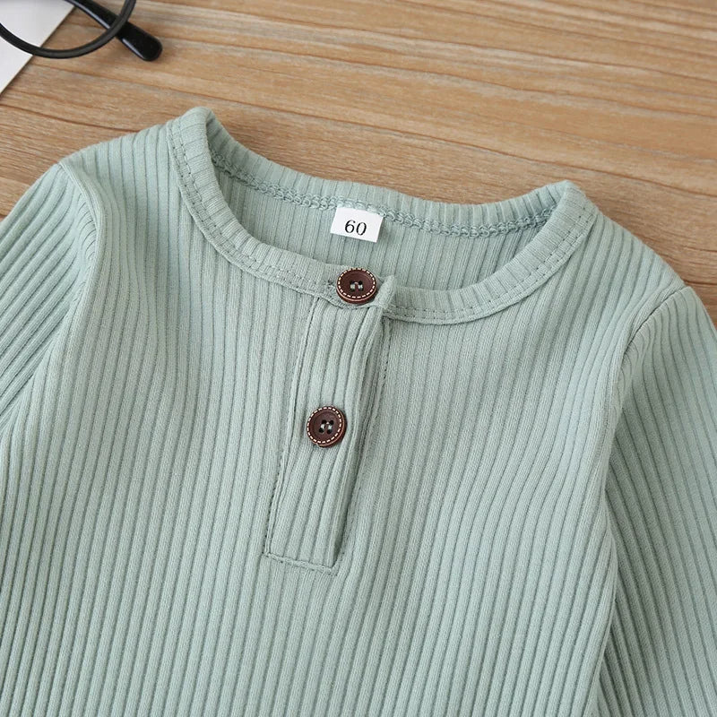 Fall in love with our cozy cotton romper for newborns! Perfect for baby boys and girls, this long sleeve jumpsuit is a must-have for autumn adventures! 🍂👶✨